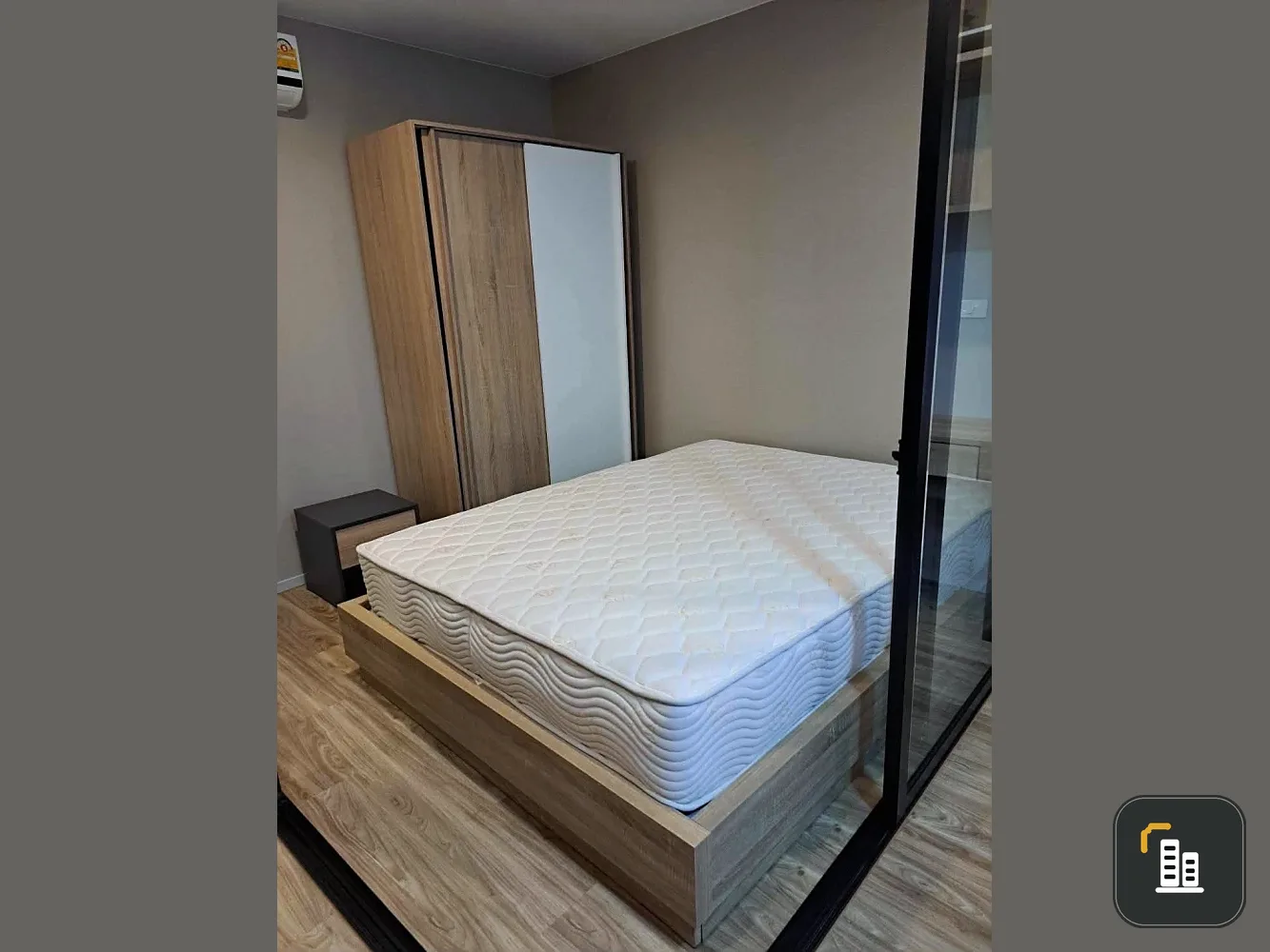 Blossom condo @ Sathorn-Charoenrat for rent. Fully furnished with complete set of appliances. Book now!