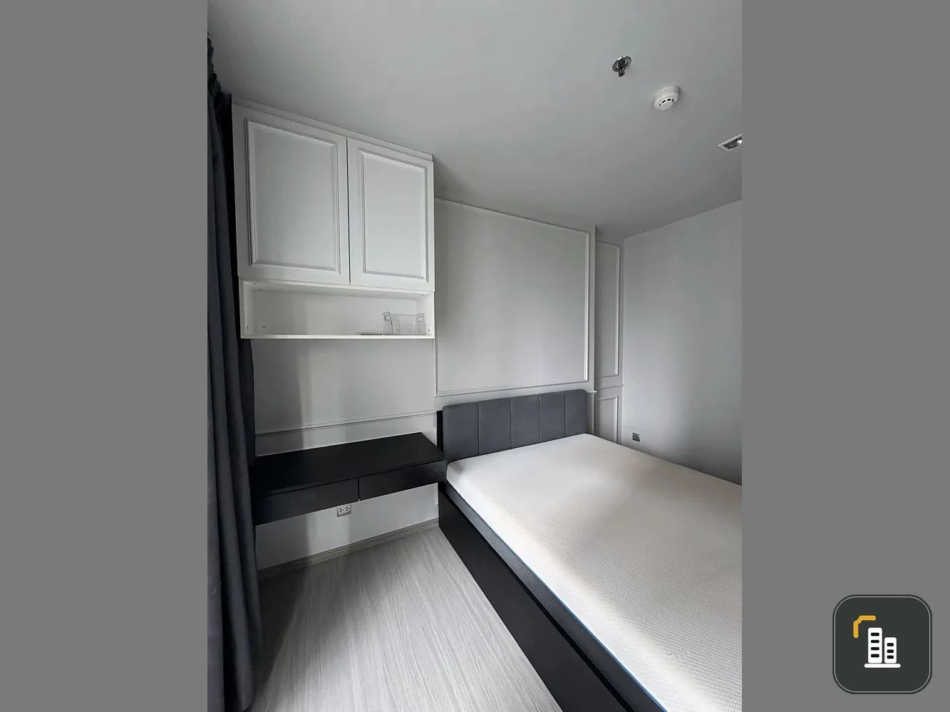 For sale or rent: Life Asoke-Rama 9. Nice, fully furnished unit with complete amenities. Don't miss out!