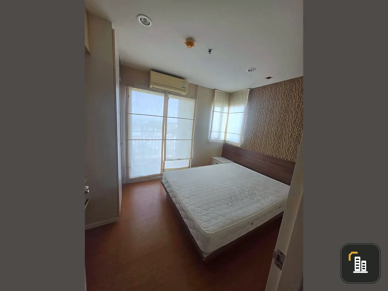Selling Lumpini Condotown North Pattaya Sukhumvit, corner unit, less crowded, high-quality wallpaper. Book now!
