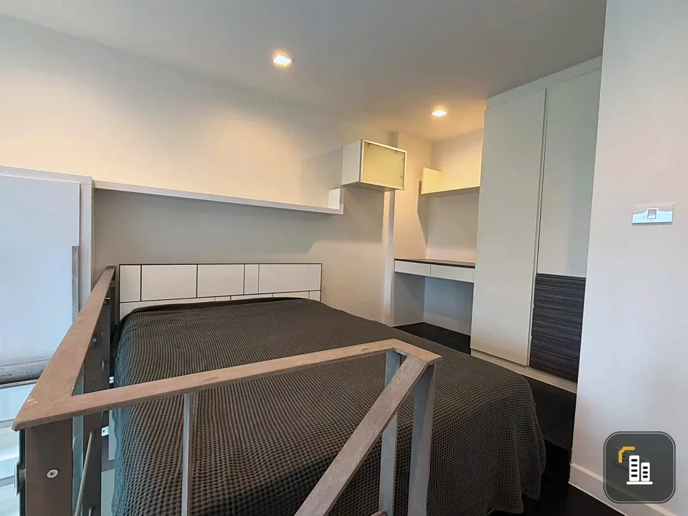 Selling Ideo Morph 38, a lovely unit with high ceilings and complete amenities. Don't miss out!