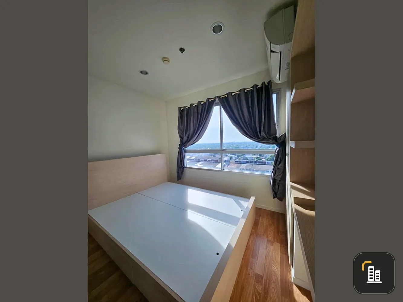 Urgent sale! Lumpini Park Nawamin-Si Burapha condo. The unit is partitioned into separate, clearly defined zones. Great value! Buy now!