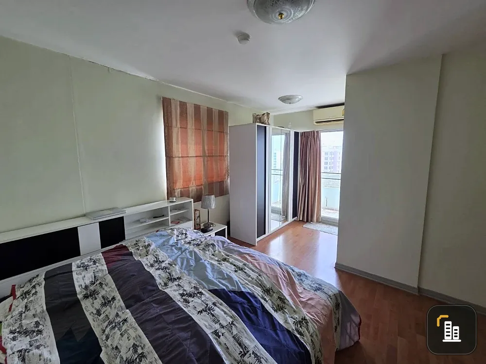 Selling a spacious condo at Lumpini Center Nawanin (Happy Land Phase 5). Excellent location. Don't miss out!