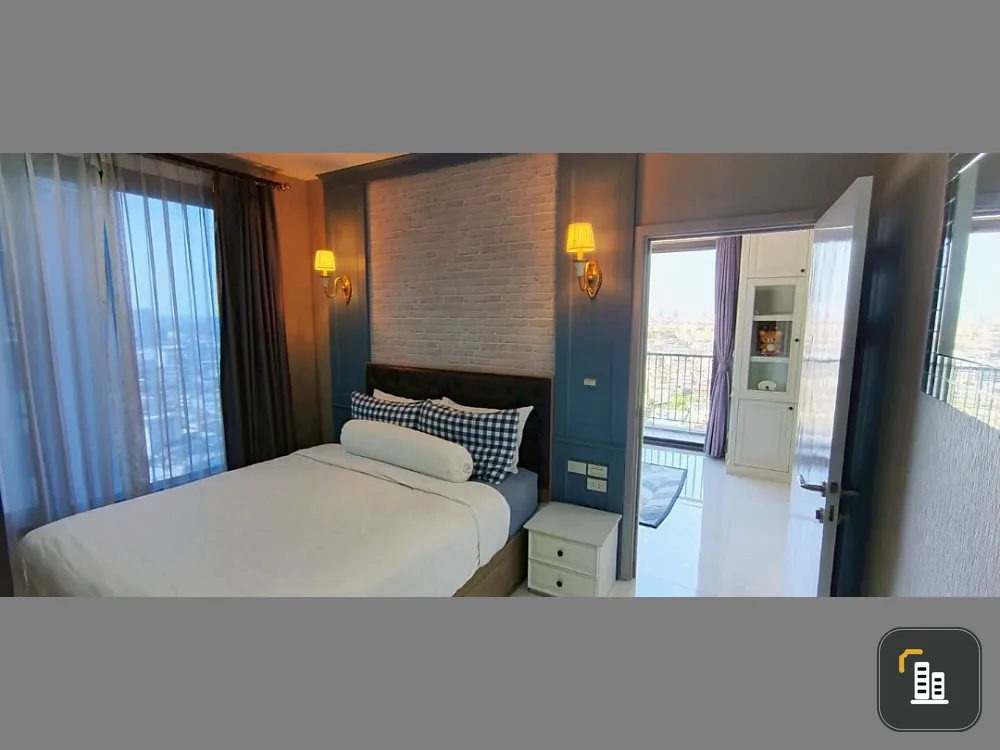 Selling NYE by Sansiri Tower A, very high floor unit with high-quality built-in furniture. Book now!