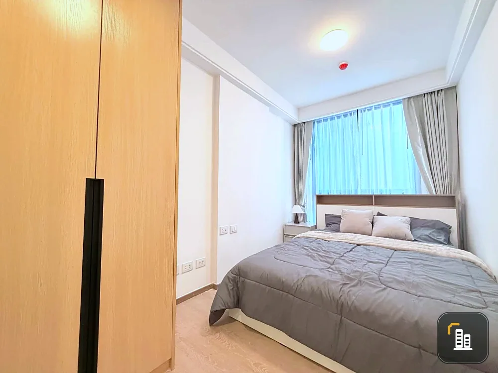 For rent: Regal Srinakarin 40, 1 Bedroom unit with separate closed kitchen, fully furnished and equipped with appliances. Ready to move in.