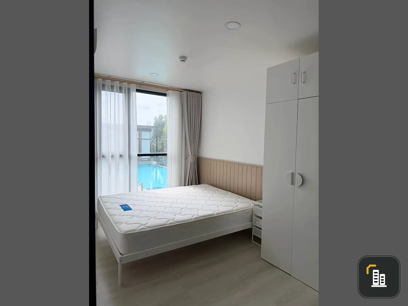 Selling Kensington Phaholyothin 63, corner unit offering privacy, pool view, and convenient transportation. Don't miss out!