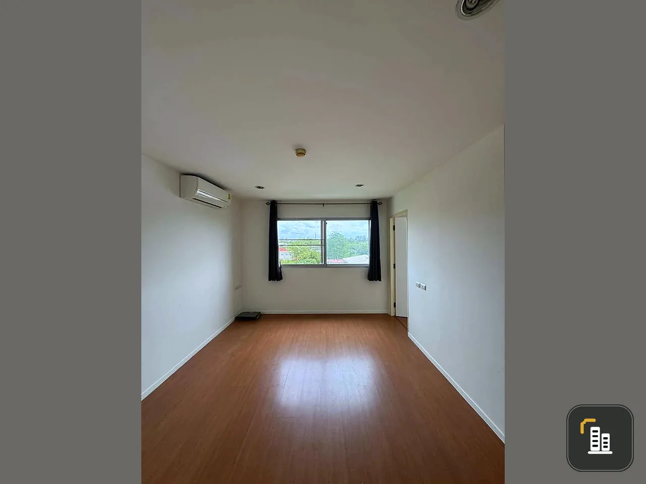 Selling Lumpini Condo Town Ramindra-Lat Pla Khao, 2 bedrooms, spacious living area, complete amenities. Book now!
