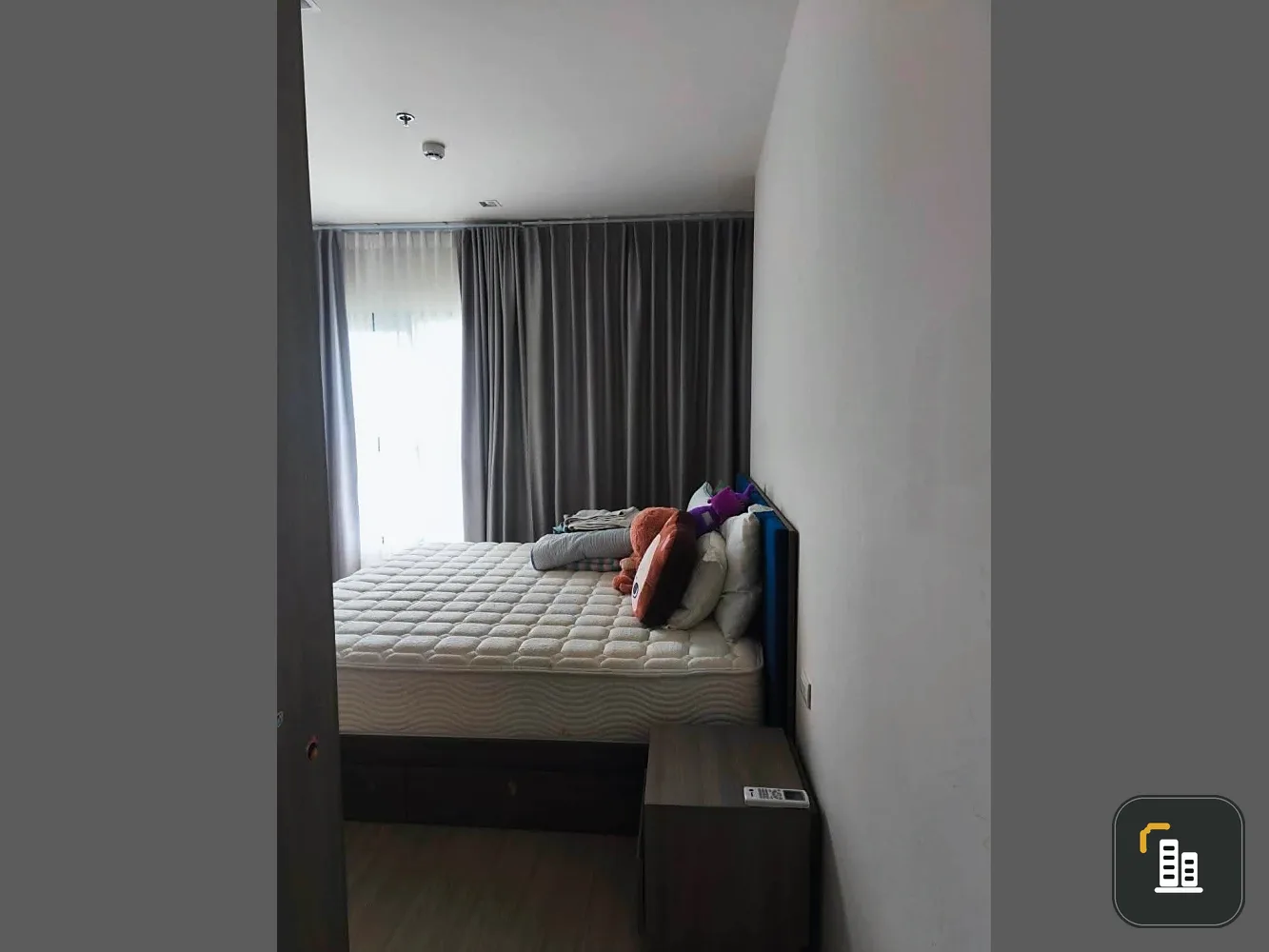 For rent: The Base Phetchaburi-Thonglor, large corner unit, fully furnished with appliances. Just bring your bags and move in!