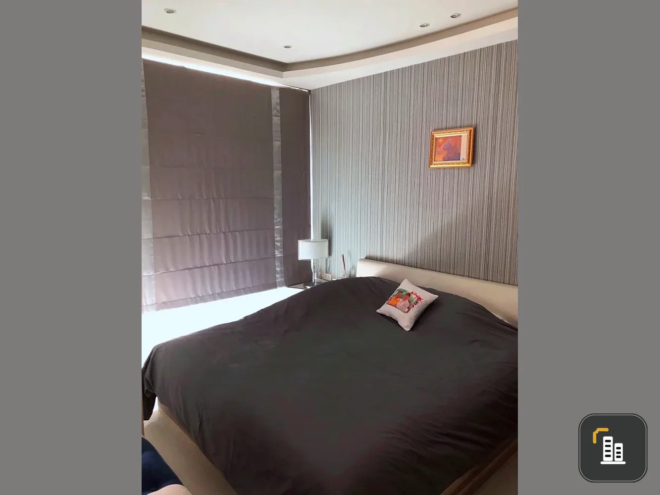 Selling The LightHouse Sathorn - Charoen Nakhon. Spacious and comfortable room with balcony, fully furnished and ready to move in.