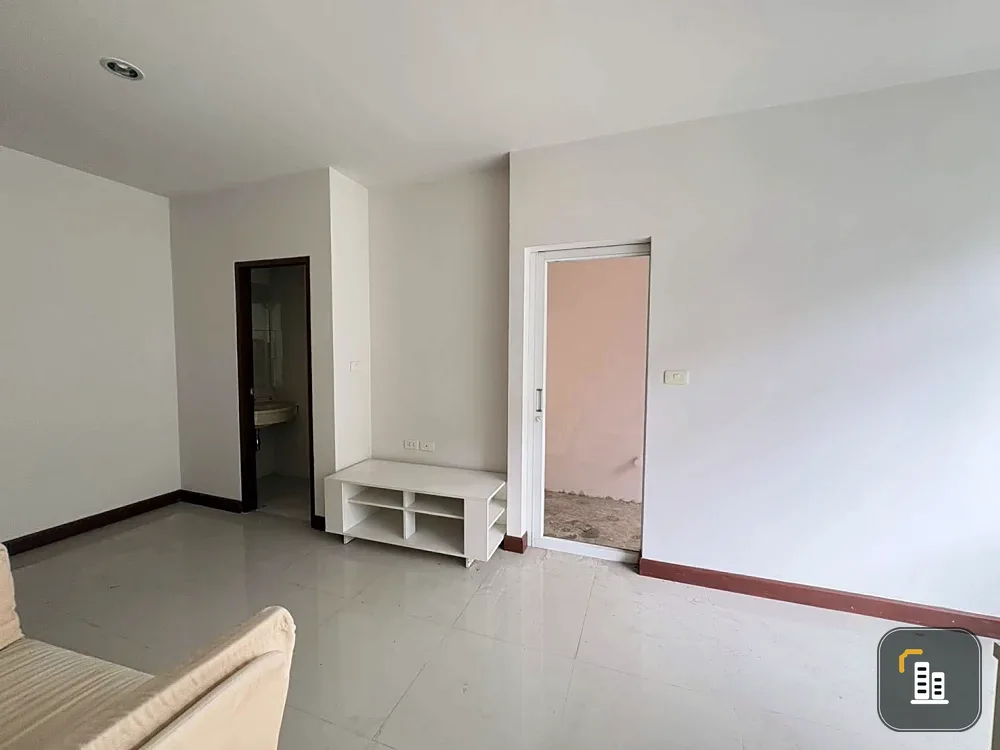 Selling a lovely unit at Ease Ratchada, 7th floor. Interested in owning one? Book now! Hurry!