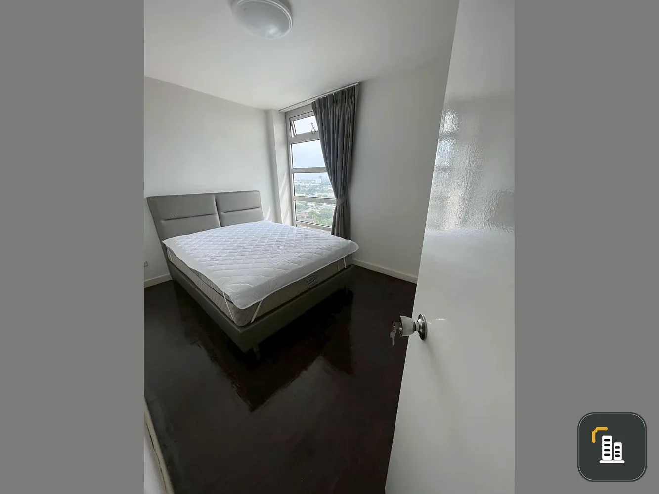 Superior Condominium for rent, 3 bedrooms, 21st floor, fully furnished. Book now, don't miss out!