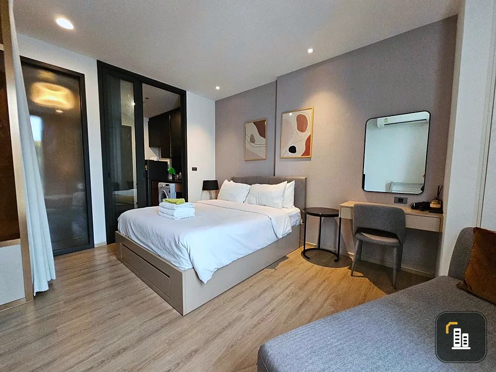 For rent: EDGE Central - Pattaya, 7th floor room, decorated in minimalist style, good location, fully furnished, don't miss it.