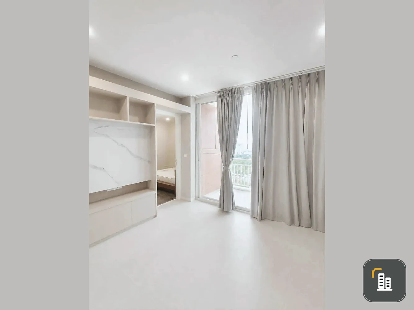 For sale or rent: Manhattan Chidlom. Spacious unit with ample living space and complete amenities. Don't miss out!