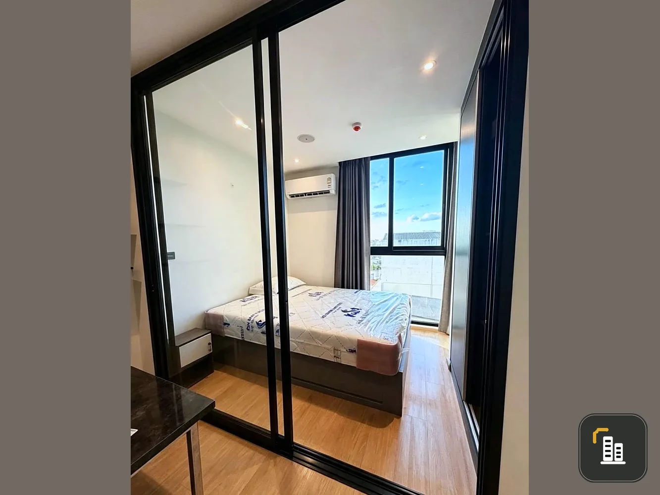 For sale or rent: The Matt 1 Sathorn - Tha Phra condo, corner unit, quiet and private. Book now! Don't miss this opportunity.