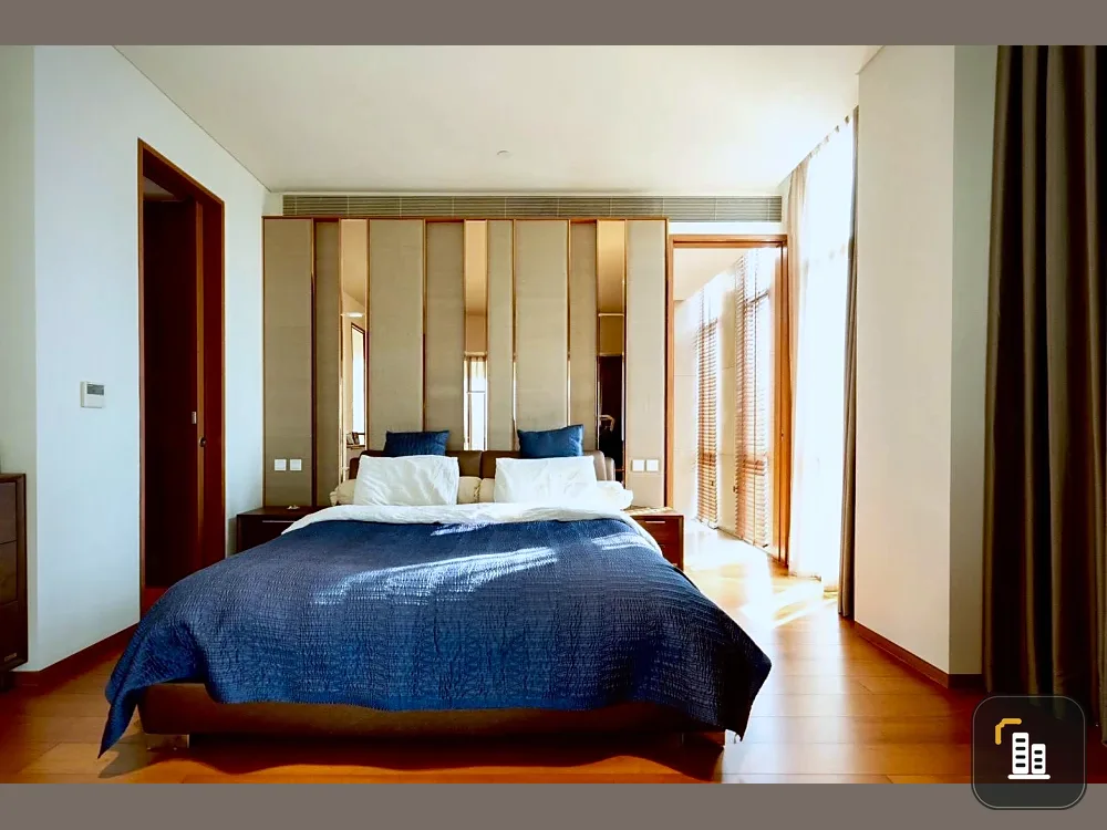 For rent: The Sukhothai Residence, 7th floor. Spacious and comfortable room, fully furnished. Book now!