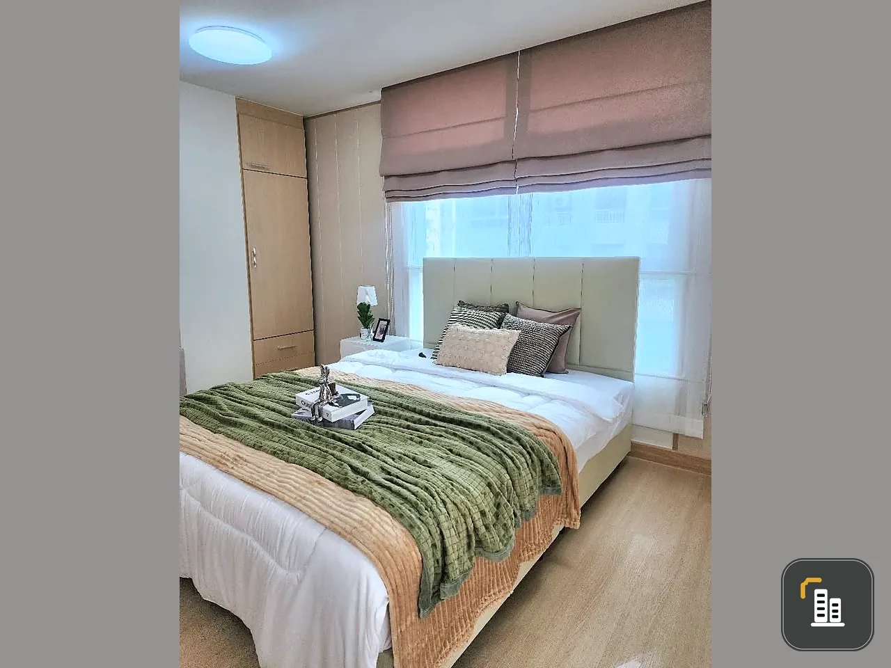 Selling a unit at Ratchada City 18, 5th floor, with high-quality built-in furniture. Don't just look, reserve it!