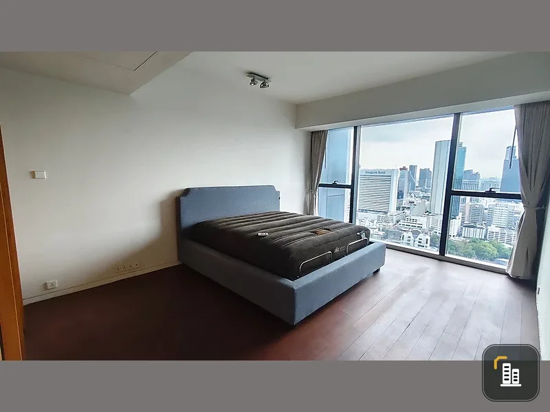 Selling a high-floor unit at The Met with stunning views. Unfurnished. Great price. Book now!