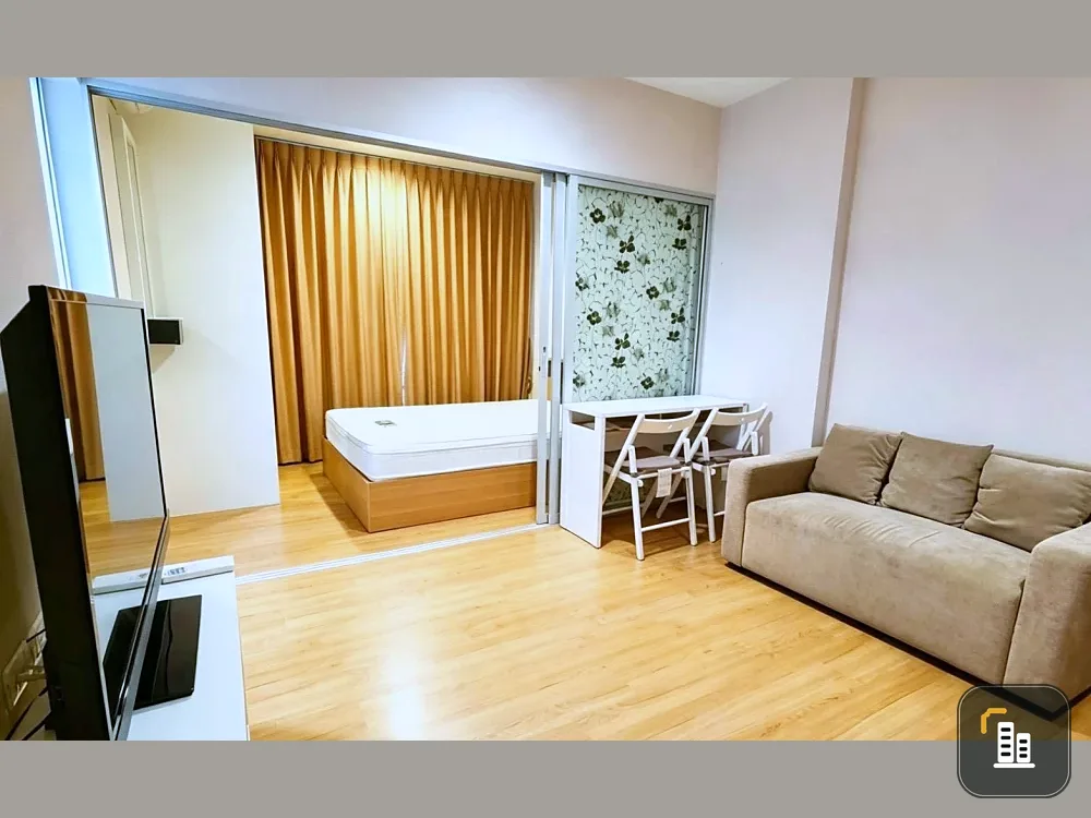 Selling a condo at Fuse Chan - Sathorn. The unit is partitioned into well-defined zones and comes at a great price. Book now! Don't miss out!