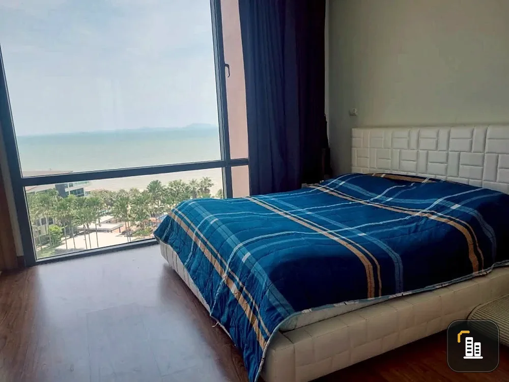 Casalunar Paradiso for sale. Spacious 2-bedroom unit with stunning sea views. Don't miss out!