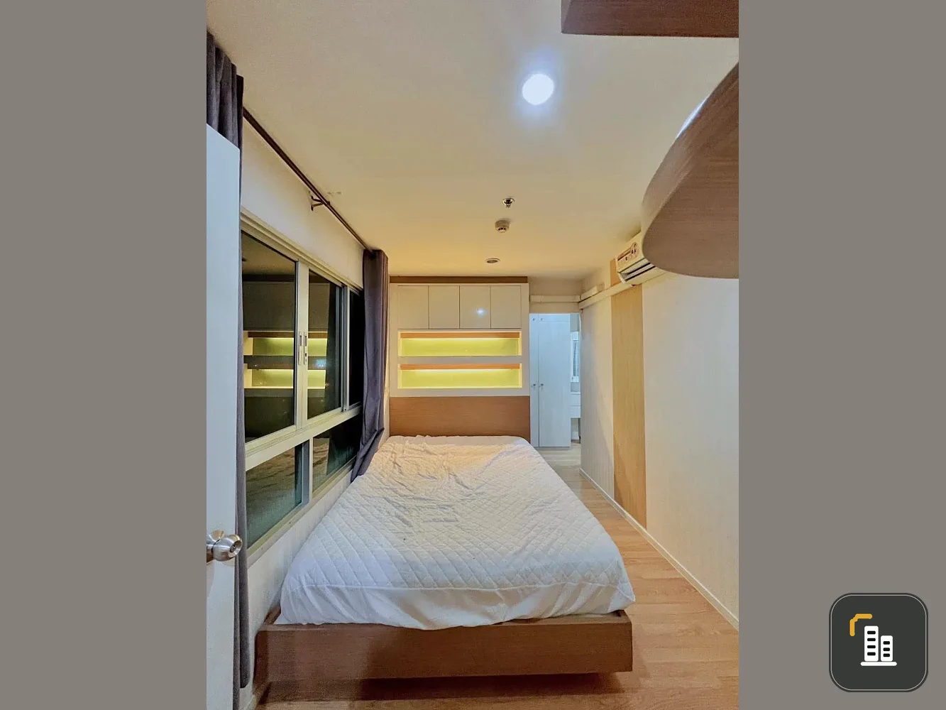 For rent: Lumpini Ville Ramkhamhaeng 60/2, 2 bedrooms, spacious living area, high-quality built-in furniture. Book now!