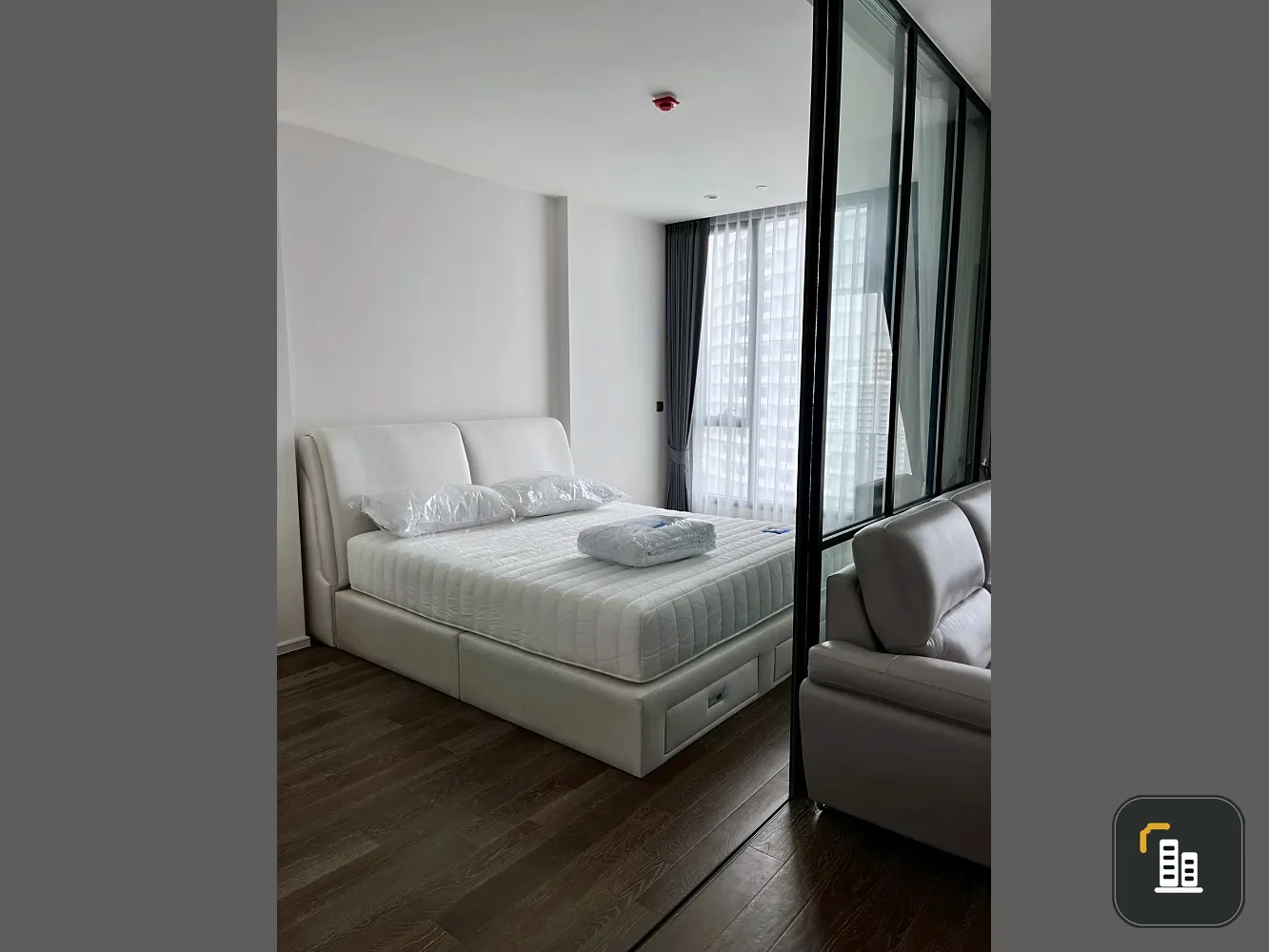 For rent: MUNIQ Sukhumvit 23, 17th floor. Nice, fully furnished unit. Book now, don't wait!