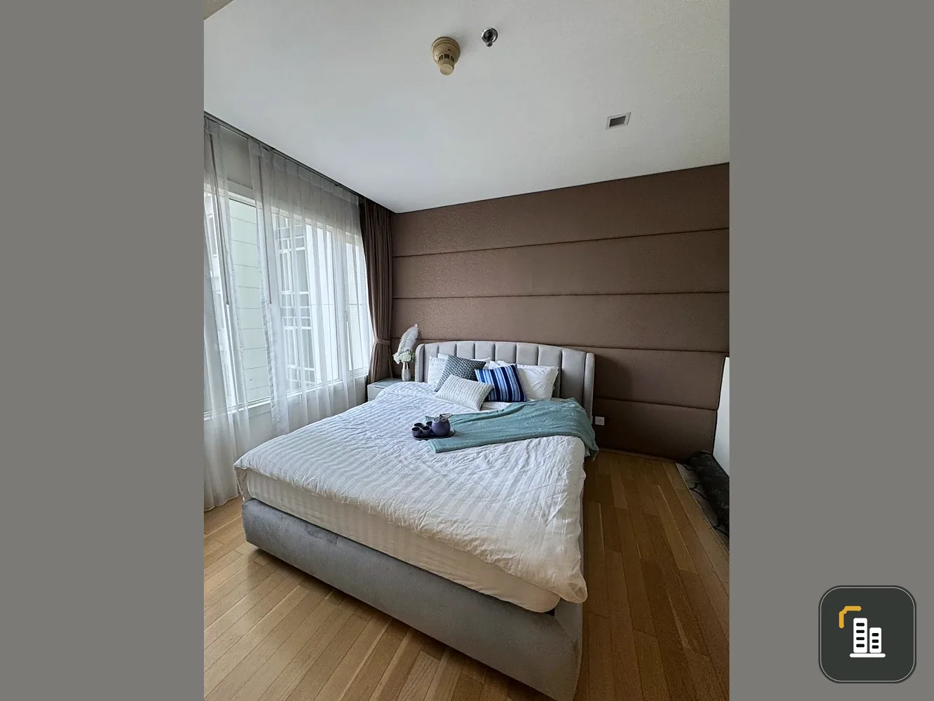 For rent: Siri @ Sukhumvit. Spacious, fully furnished room. Book now! Don't miss out! Act fast!