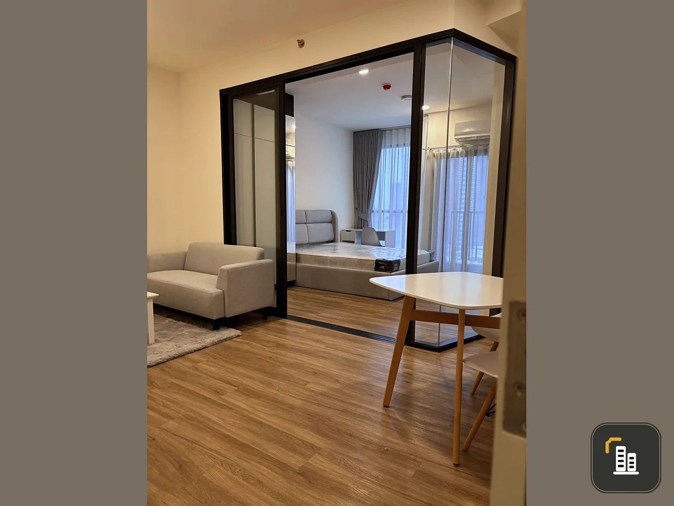 For rent: THE STAGE Mindscape Ratchada - Huai Khwang. Spacious room with ample usable space. Great location. Book now!
