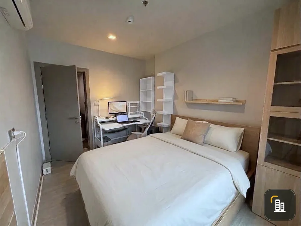 Selling Life Asoke-Rama 9, 21st floor, Building B, North-facing unit. Comes fully furnished with appliances and furniture, ready to move in.