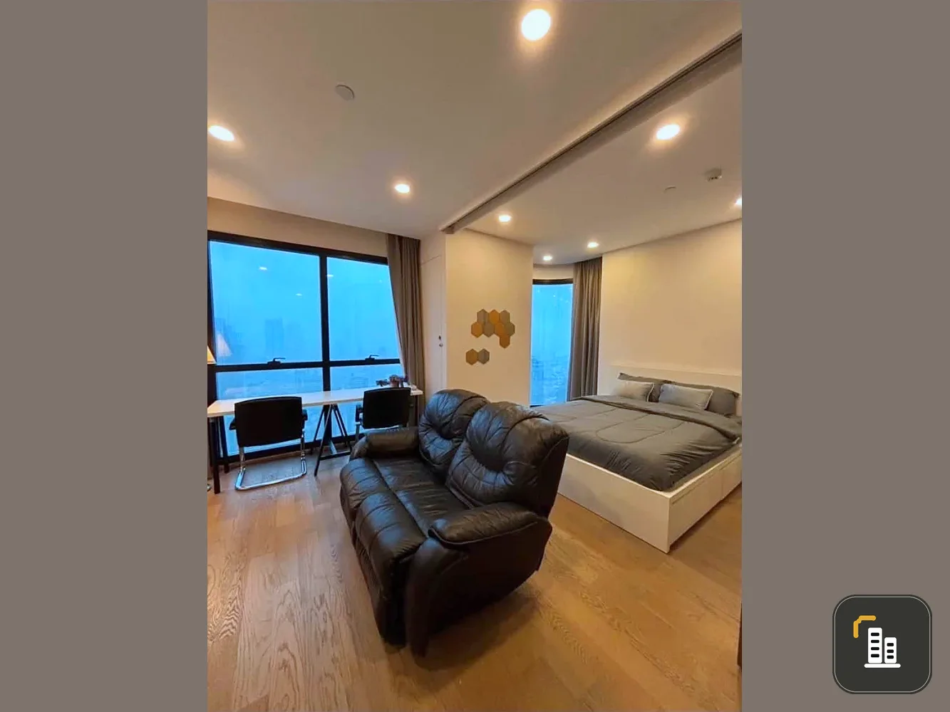 Luxury condo for rent at Ashton Chula - Silom, in the heart of the city with 360-degree city views. Corner unit with large windows. Book now!