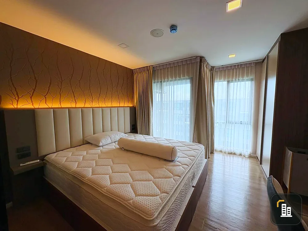 Selling Kave Town Shift condo with stunning built-in furnishings, pool view, and shade from the sun. Don't miss out!