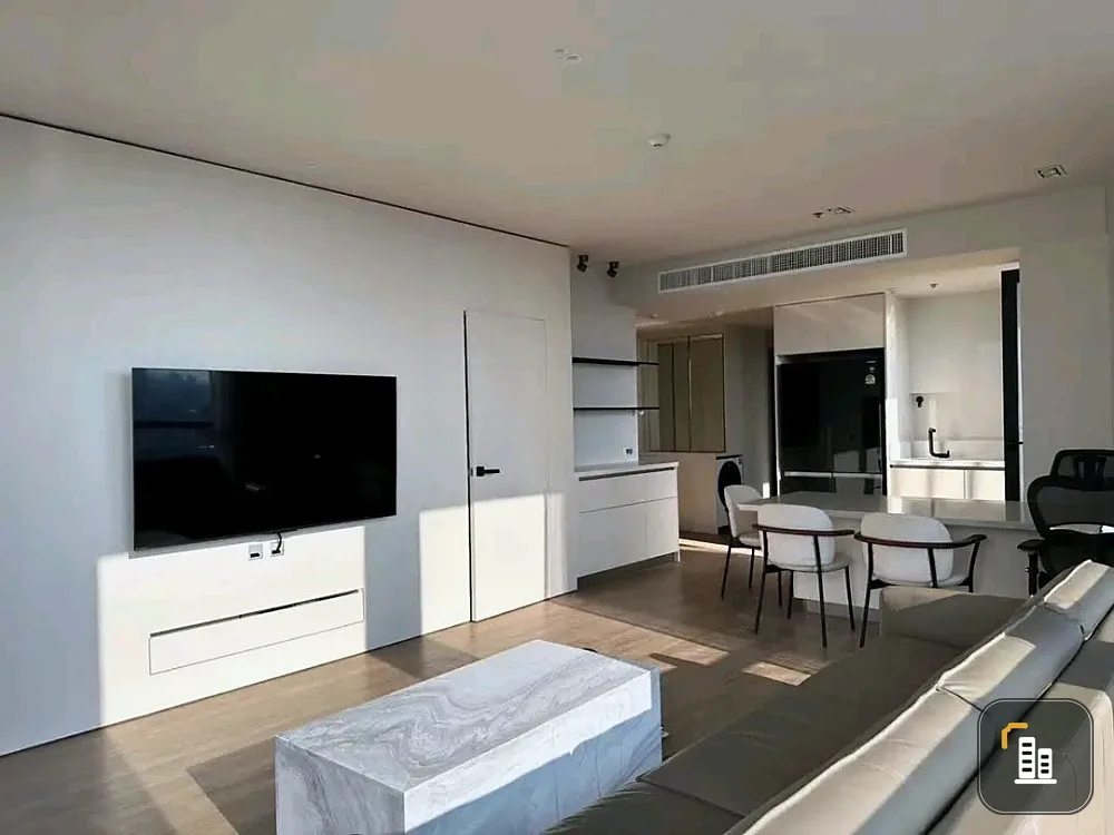 For rent: The Issara Sathorn, 32nd floor, fully furnished. Book now!
