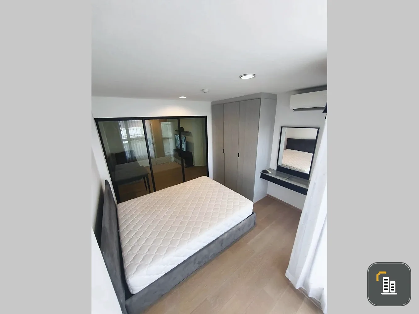 Urgent sale! Rise Rama 9 condo, ready to move in, fully furnished, amazing price. Own it now!