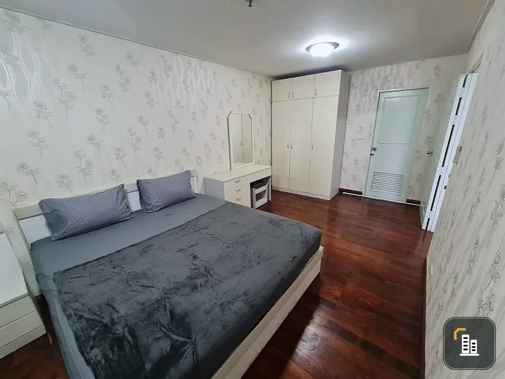 Selling a spacious COMMONWEALTH Pinklao unit. Very comfortable and not cramped. City view. Book now to secure your unit!