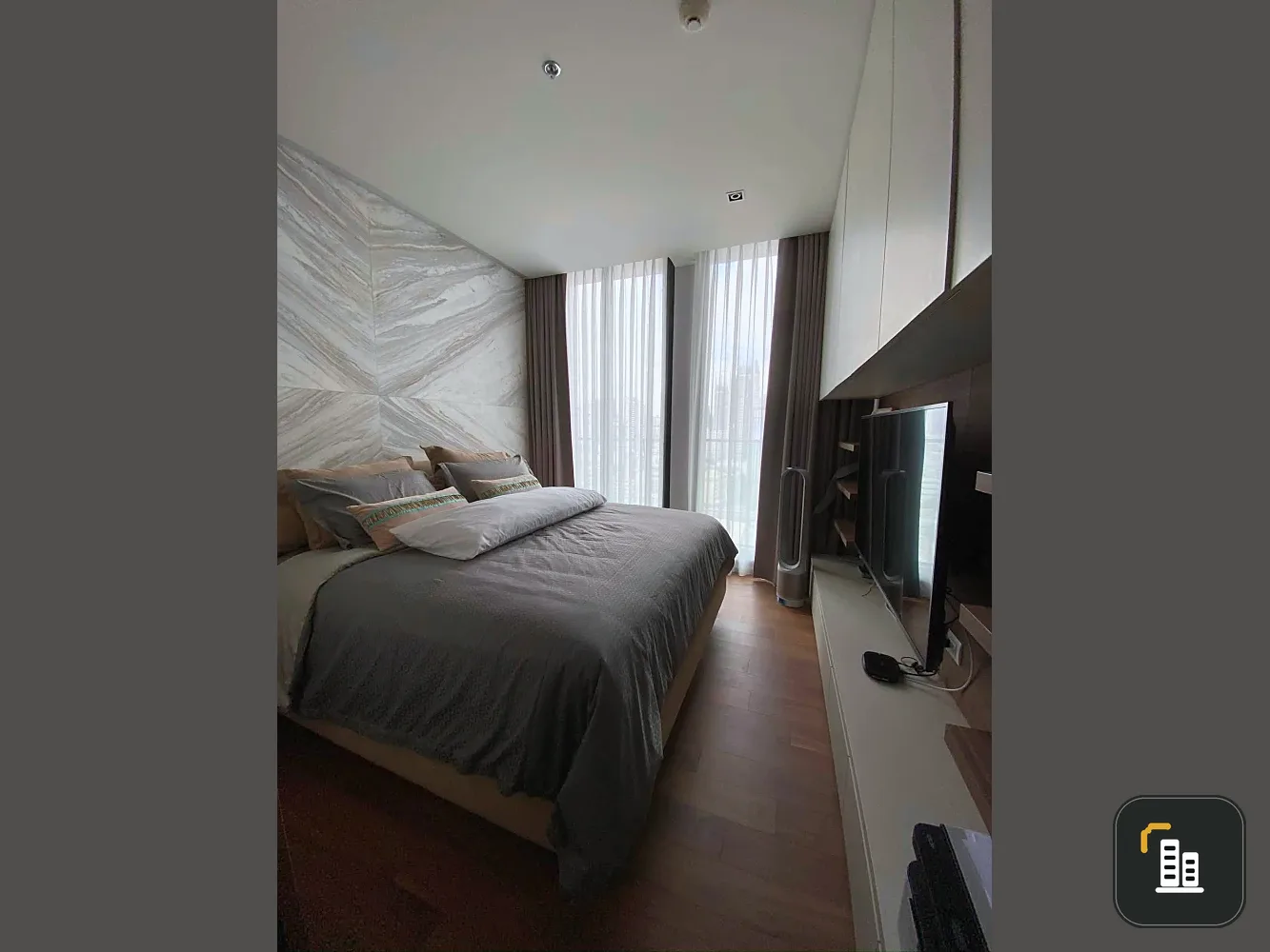 For sale: Noble Ploenchit, 1 bedroom, extra large size, luxurious modern built-in furnishings, ready to move in!