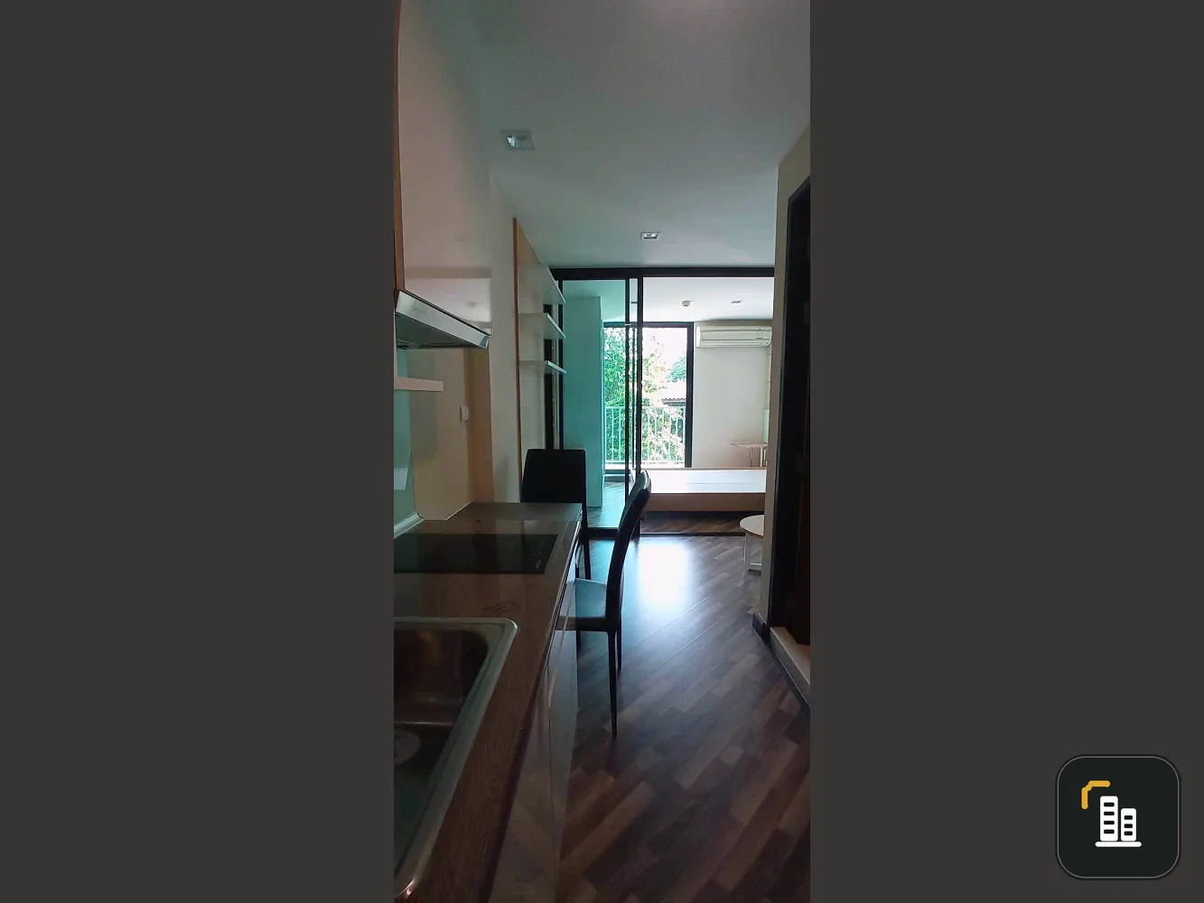 Beyond Sukhumvit condo for sale. The unit is partitioned into separate, well-defined zones. Available at a special price. Buy now!