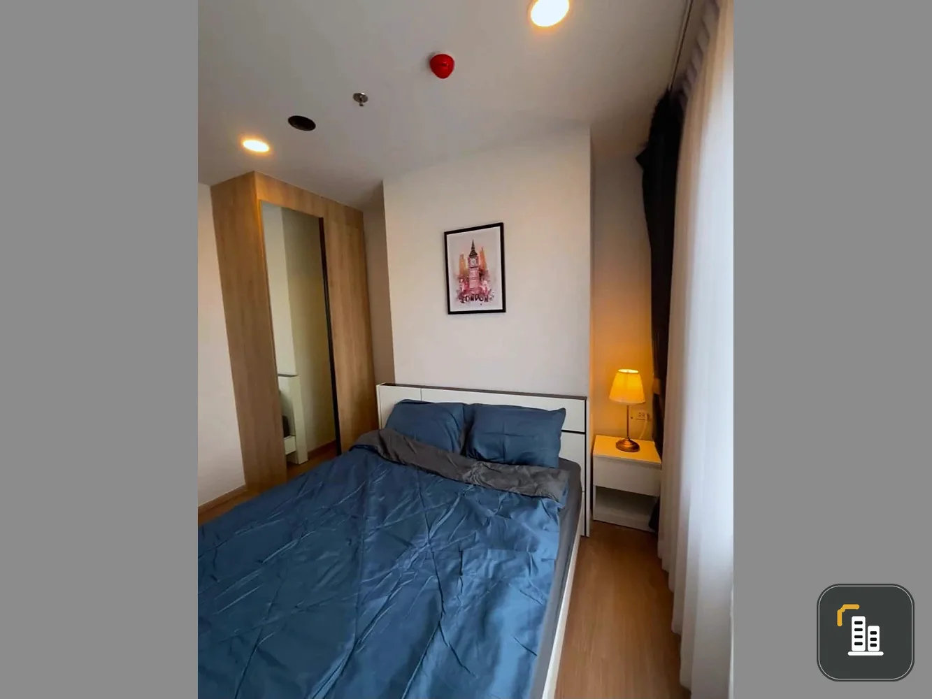 For rent: Chewathai Pinklao, corner unit, top floor, city view, quiet and private, fully furnished and equipped, ready to move in.