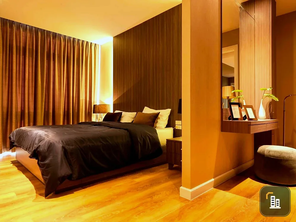 Selling a very spacious unit at Park 24 Origin Phrom Phong. This 3-bedroom, 3-bathroom unit is perfect for families. Book now!