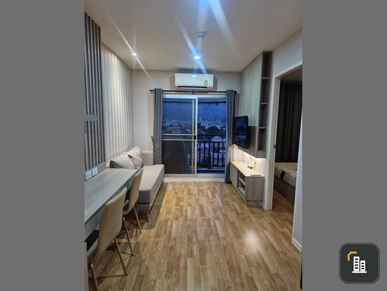 For sale: Lumpini Park Borommaratchachonnani-Sirindhorn. Open, airy view. Includes 2 air conditioners, water heater, and furniture.