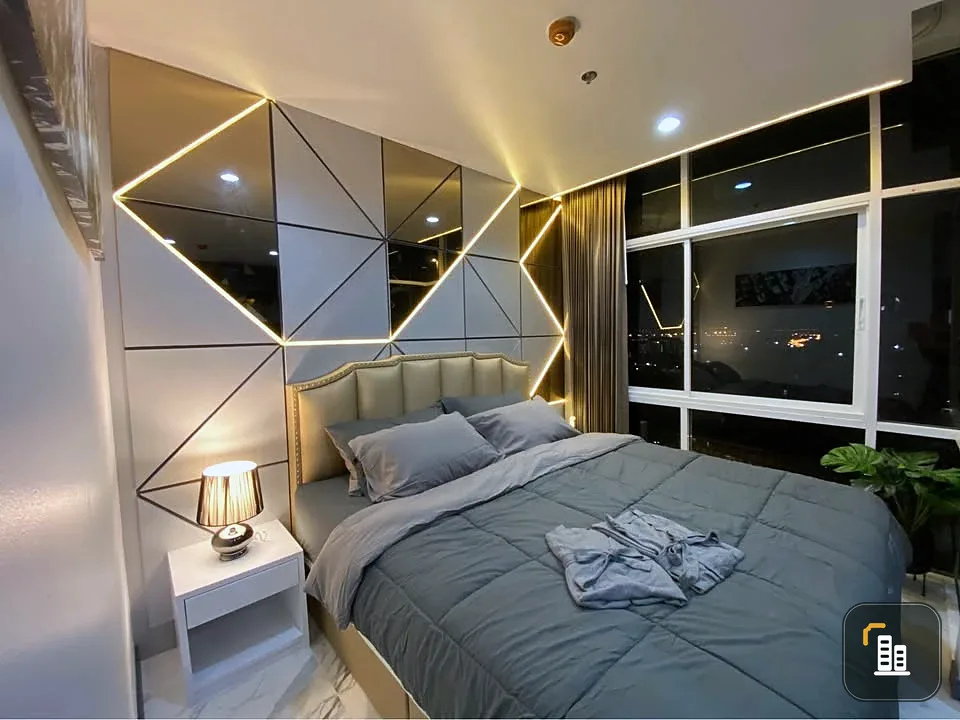 Selling a stunningly decorated unit at The Grand Jomtien, featuring high-quality built-in furniture. Don't miss out!