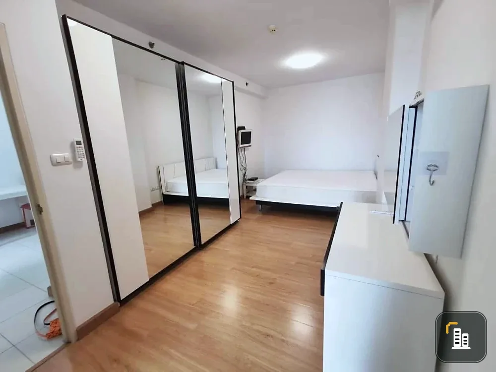 Selling Supalai Park Ratchayothin, 1 bedroom, 1 bathroom. Spacious living area and complete amenities. Book now!