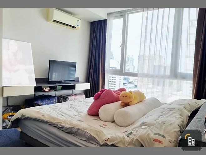 Selling 15 Sukhumvit Residences. Spacious and comfortable rooms, fully furnished. Book now!