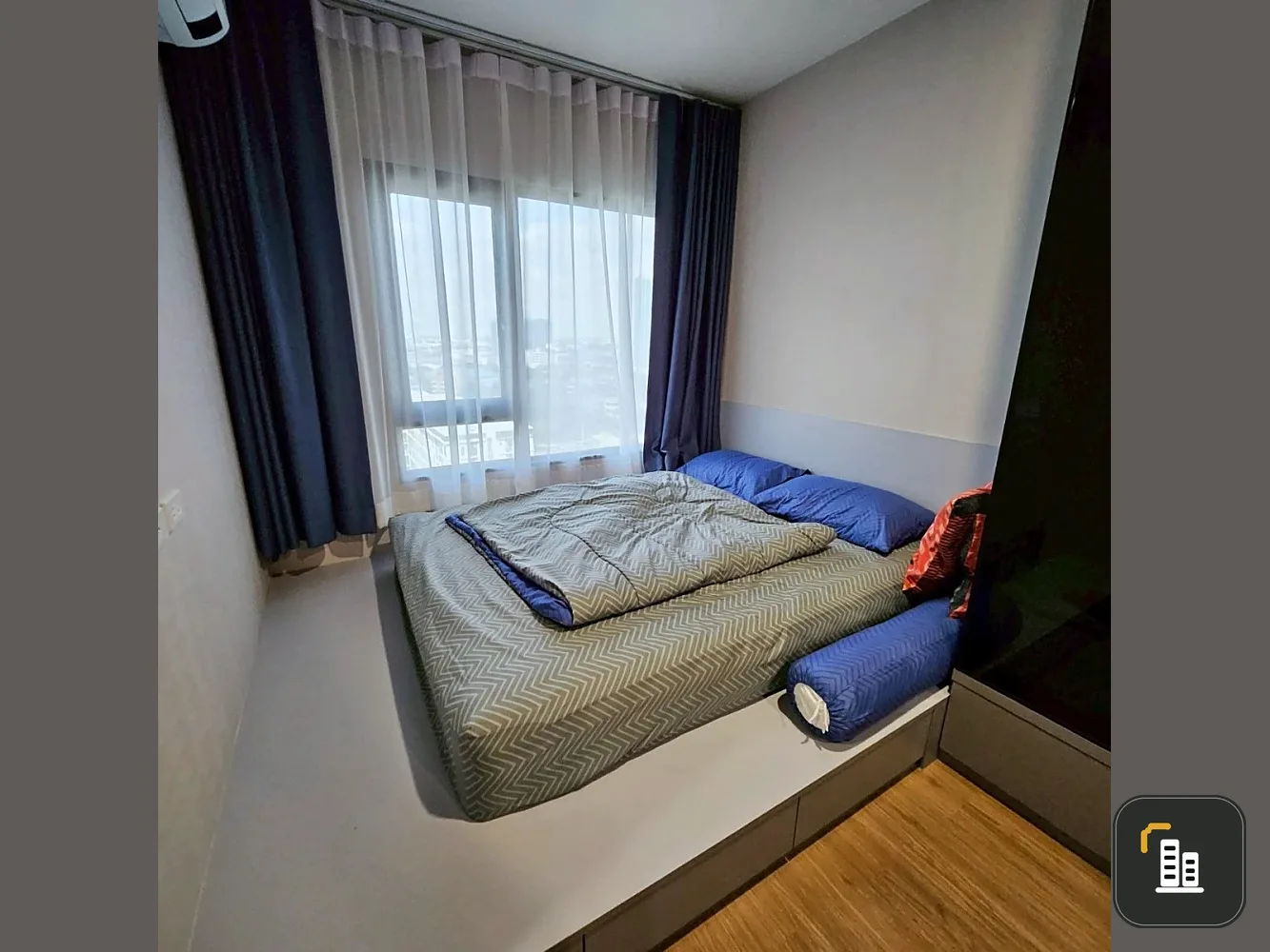 For rent: The Livin Phetkasem 37. Nice, fully furnished room. Book now! Don't wait!