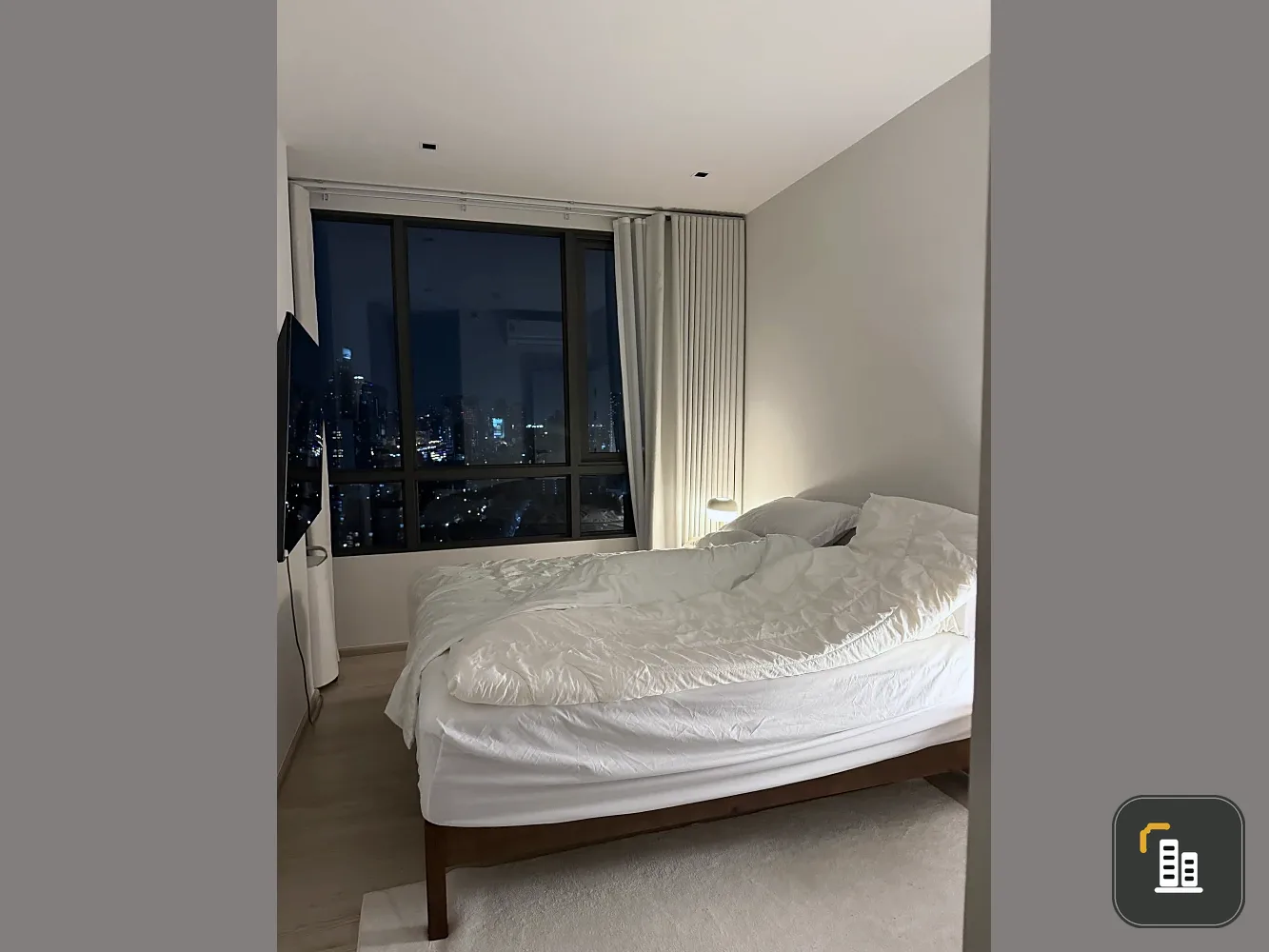FOR SALE Rare Unit Reference Sathorn-Wongwianyai. Extra wide 13-meter frontage. Beautiful layout. Fully furnished. Book now!