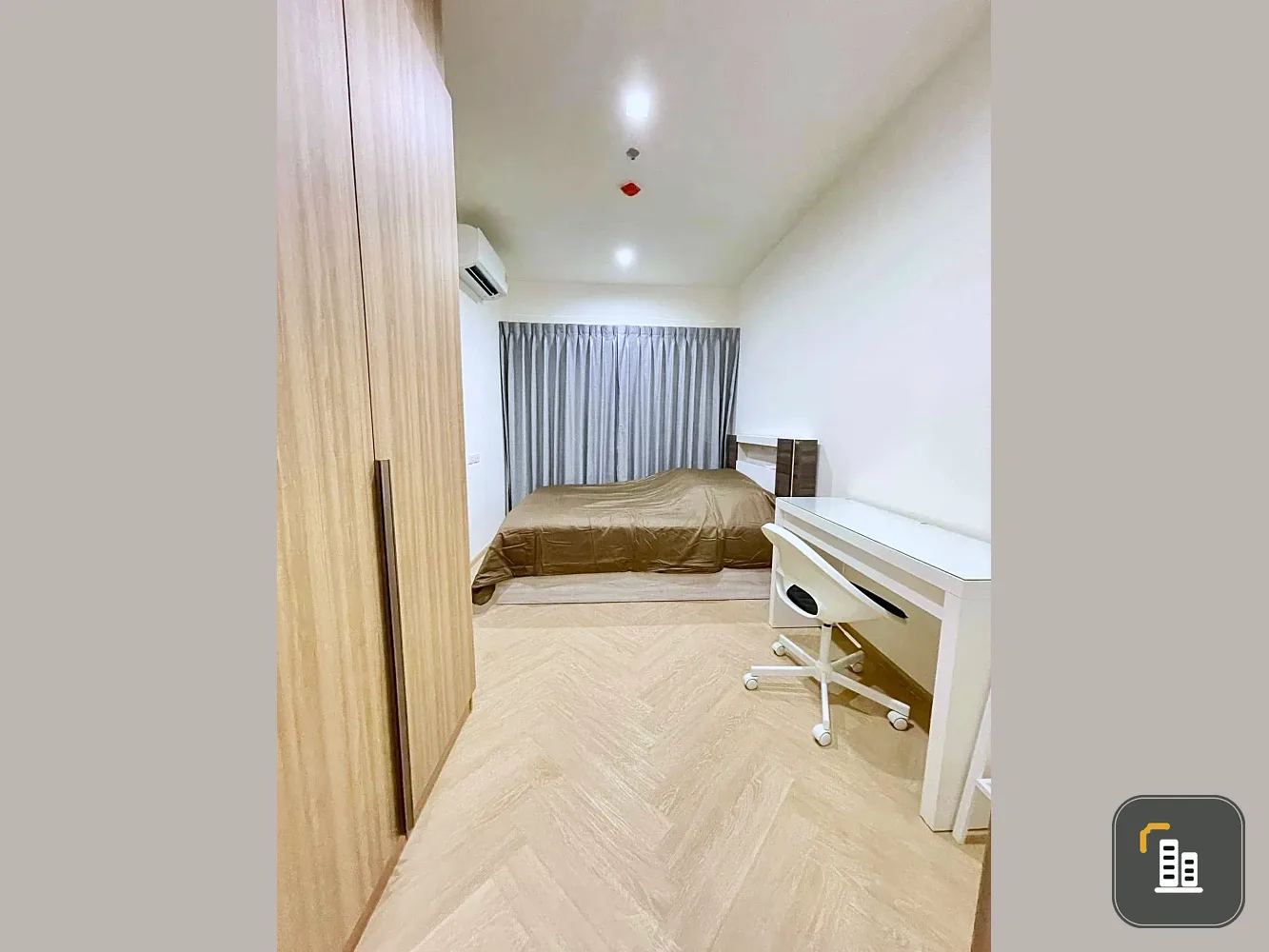 For rent at Riva Charoen Nakhon. Spacious and comfortable room with full furniture. Just bring your bags and move in!