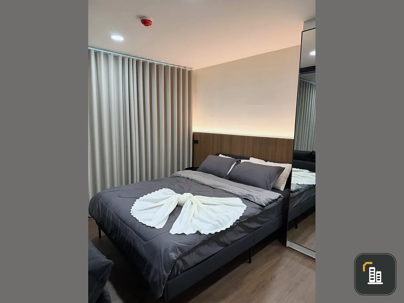 Fully furnished apartment for rent at Notting Hill The Exclusive Charoen Krung. Complete with furniture and appliances. Great price! Move in soon!
