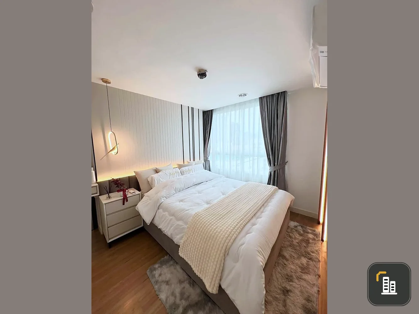 For rent: The Kris Ratchada 17, 7th floor, corner unit, city view, fully furnished. Book now! (Urgent!)