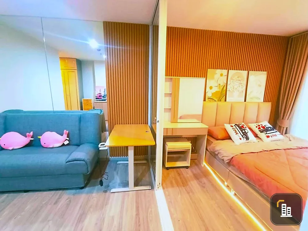 Condo for rent at Regent Home Bangna. Ready to move in, well-partitioned with separate zones. Great price! Book now!