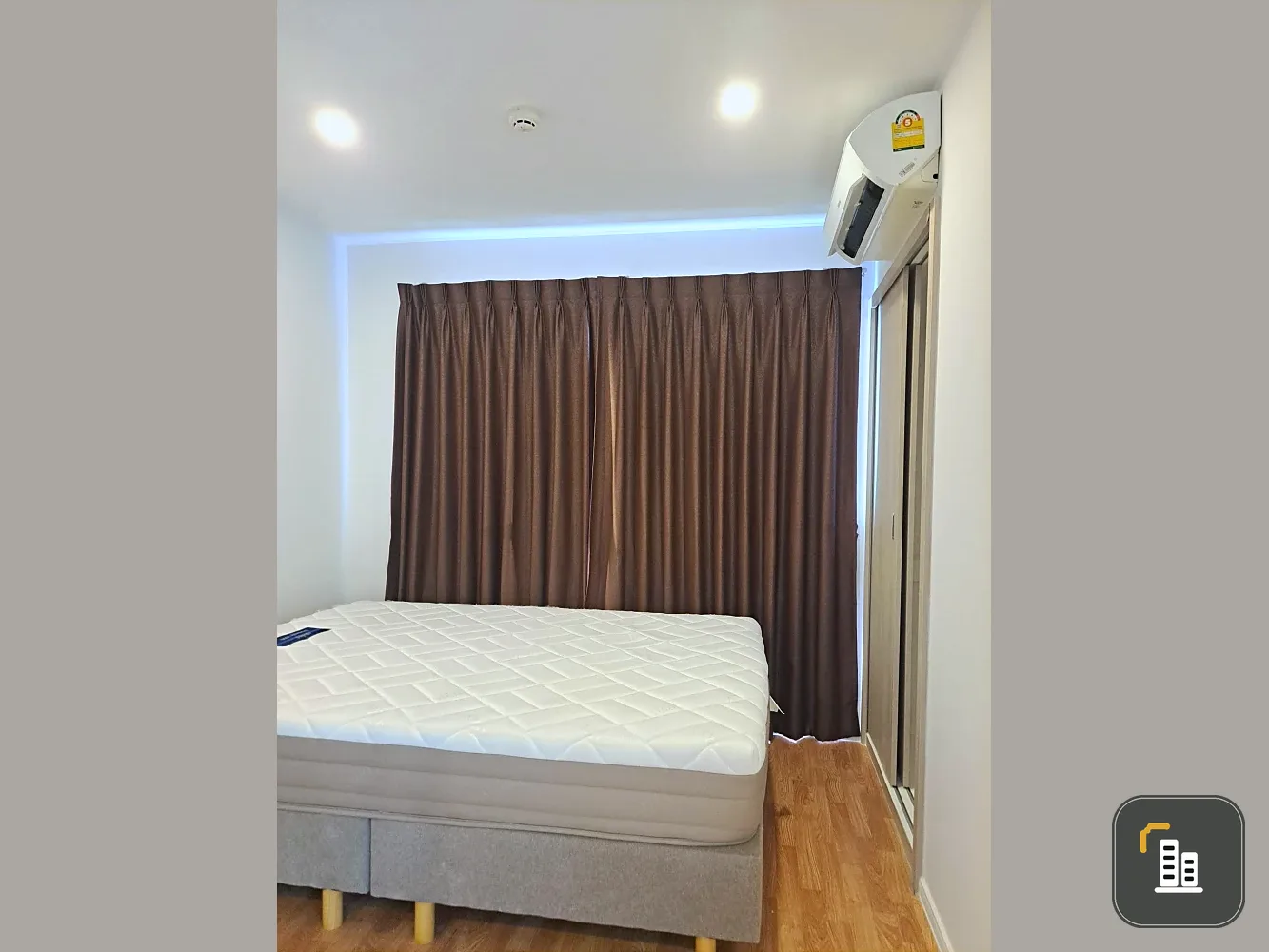Selling a fully furnished unit at Lumpini Place Rama 4-Ratchada, 8th floor. Book now!