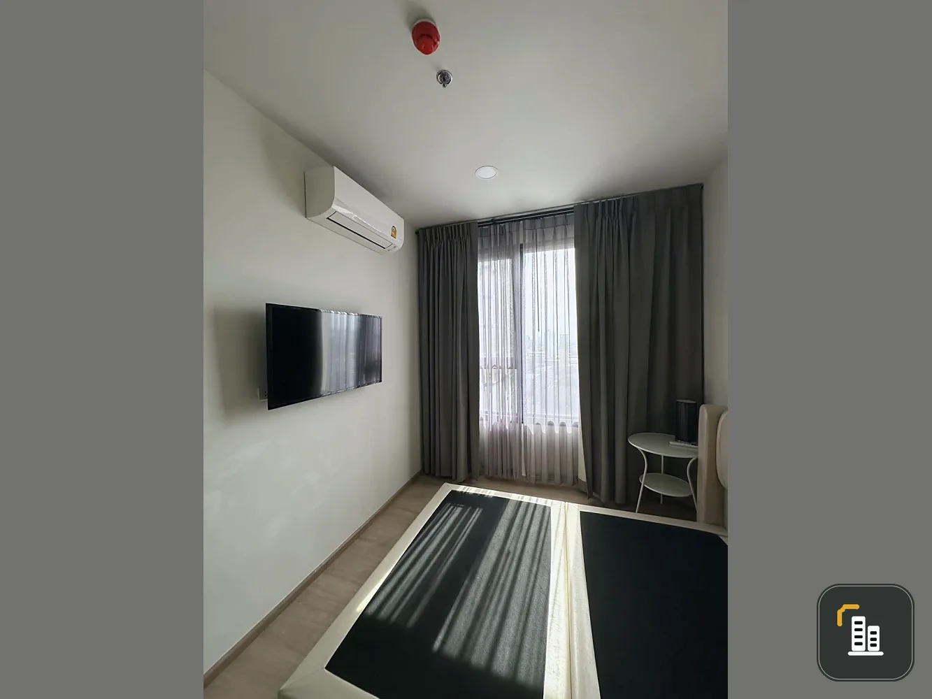 For sale: Chewathai Kaset Nawamin condo, corner unit, next to elevator, near fire escape, not far from garbage room, beautiful street view, room stays