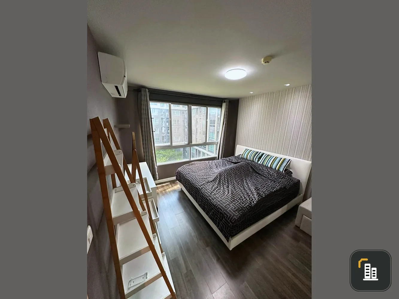 Selling D Condo Campus Resort Ratchapruek – Charan 13, 6th floor unit. Features high-quality built-in furniture and beautiful wallpaper. Book now!