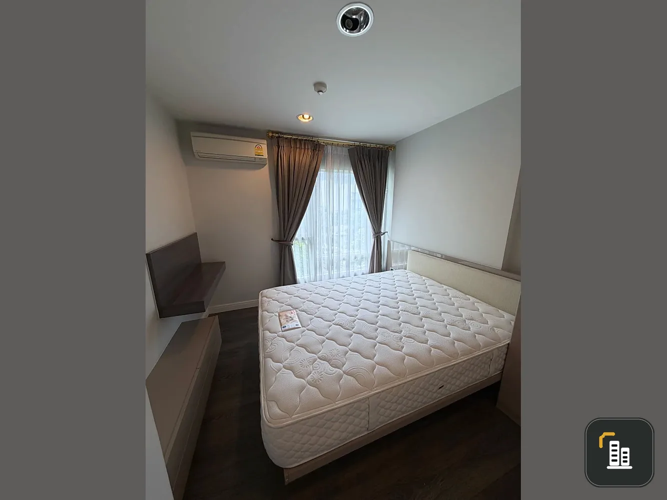 Condo for sale, The Crest Sukhumvit 49, 5th floor, north-facing view, furnished, and equipped with amenities. Buy now!